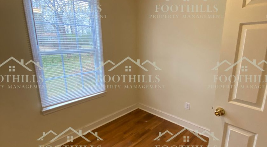 Charming 3BR Home with Appliances, Hardwood Floors, and Pet-Friendly Atmosphere at 830 Greenville St, Pendleton, SC 29670! Your Ideal Haven Awaits!