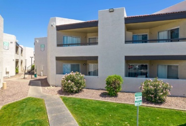 Two Bedroom Apartment Home Conveniently Located in Glendale, AZ!