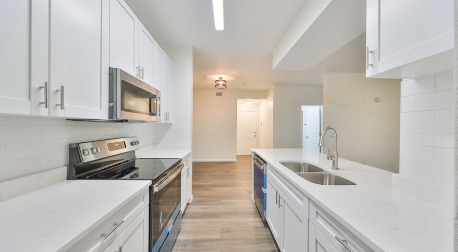 Gorgeous & Fully Renovated Condo!