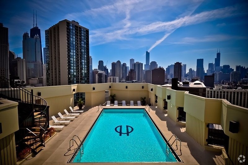 Gold Coast living at its Best - Rooftop Pool, Fitness Center etc.