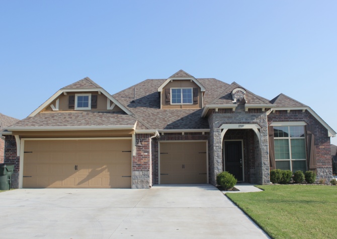 Houses Near 11909 E 105th Pl N- Modern 3BR with Study! Burberry Place, Owasso