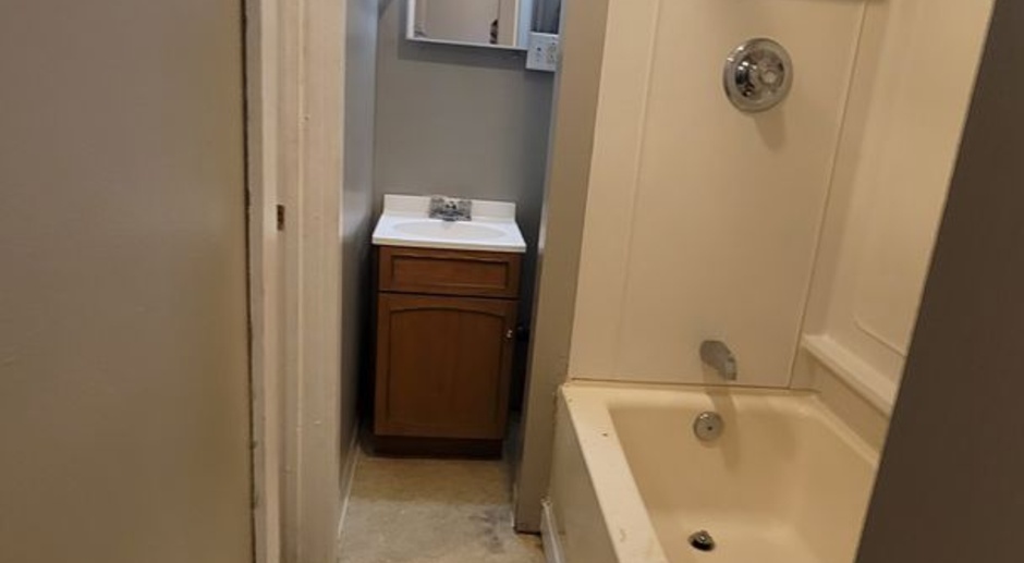 Cozy 1 Bed 1 Bath - Available Now!