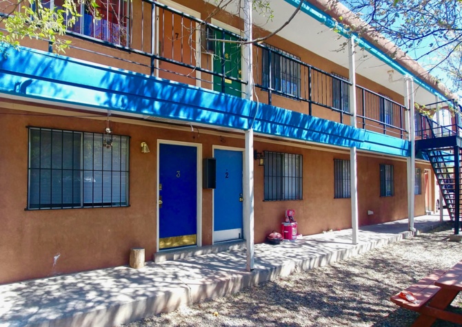 Houses Near Updated 2 Bedroom End Unit Apartment near UNM