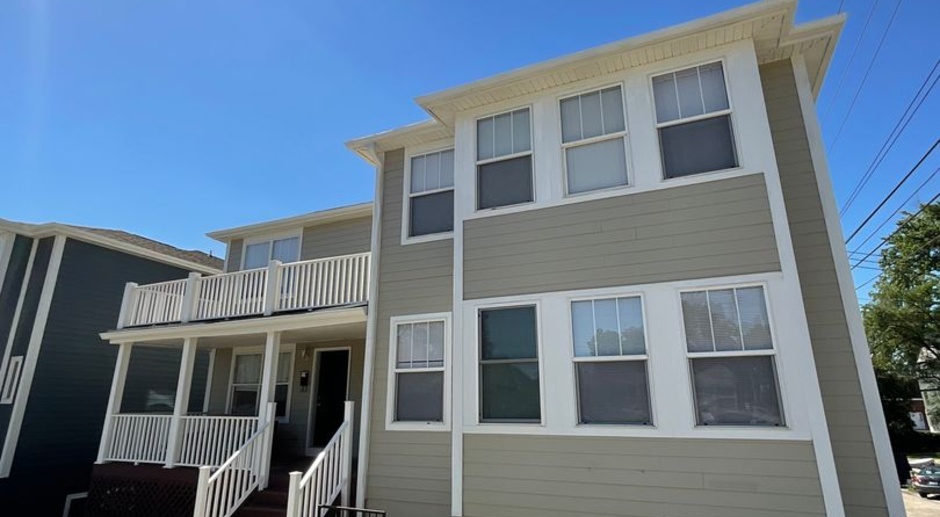 ***AVAILABLE AUGUST 2026*** 4 bed, 2 bath house LARGE GROUP OPTION : 18- 20!
