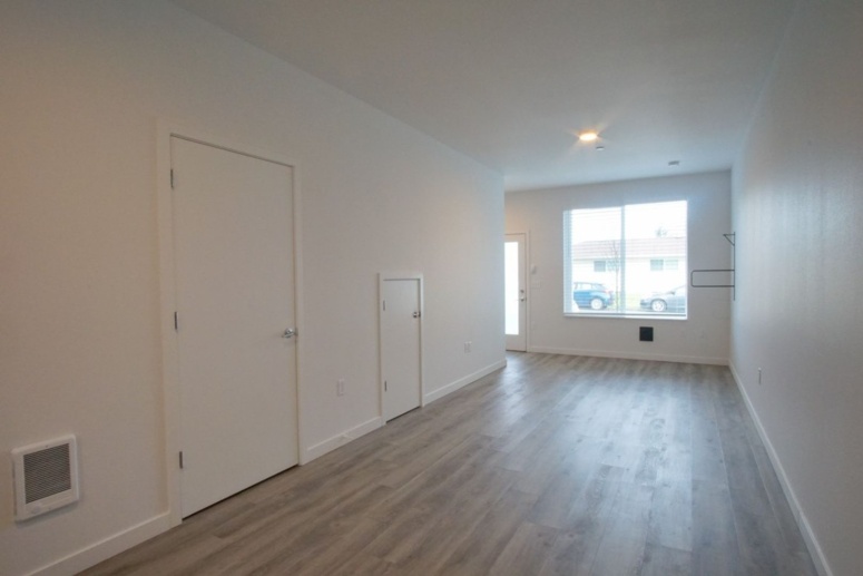 St. Johns-Sleek Modern Townhouse Available Early April!