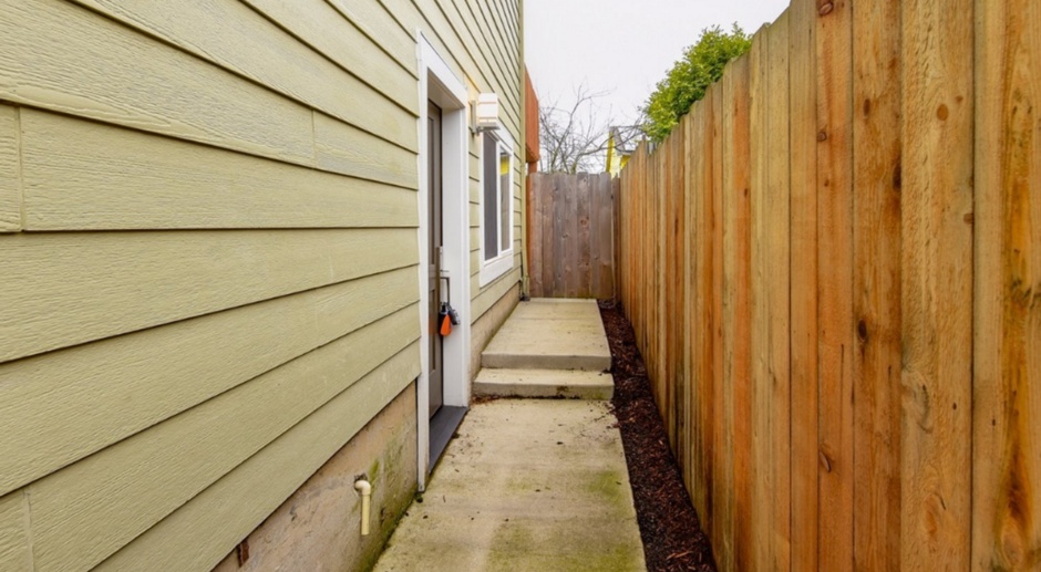 Gorgeous Updated Studio In The Popular Sellwood Neighborhood with **ALL Utilities Included**