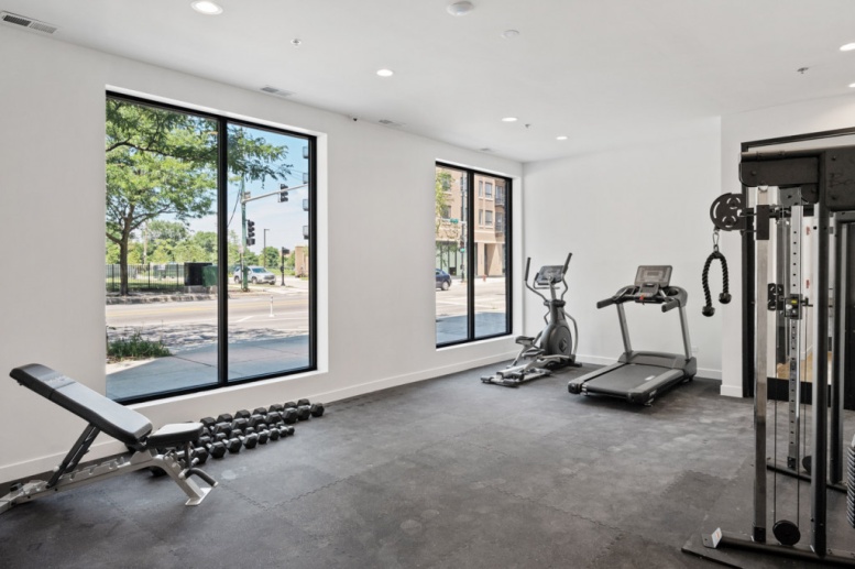 Furnished Rooms in the South Loop (Fitness Center, Roof Deck, Lounge)