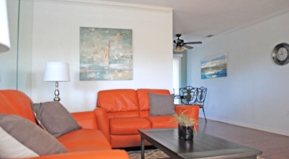 ** ADORABLE 2ND FLOOR 2/2 CONDO CANAL VIEW IN FABULOUS NORTH NAPLES**