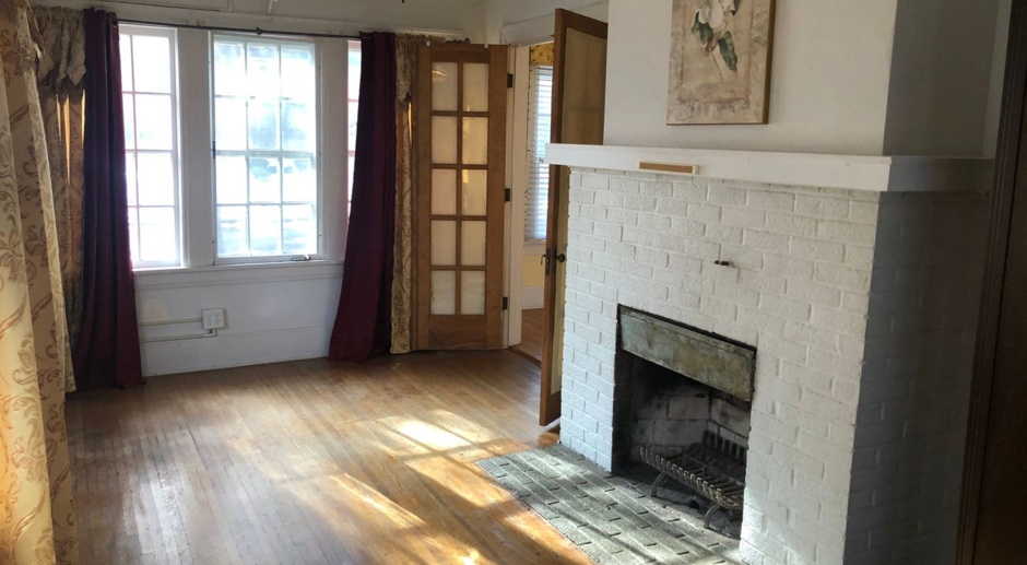 4-bed, 2.5 bath house 1 block from campus!