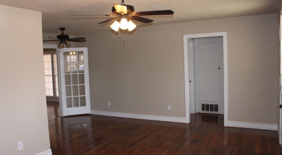 PRE -LEASING FOR AUGUST 1ST! 4 Bedroom/2 bath House 1.5 Miles from Texas Tech