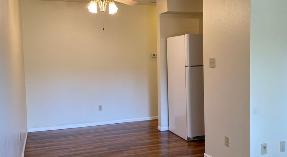1 bed/1 bath apartment close to CSU, bike trails, restaurants, shopping and more!