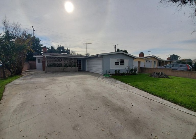 Houses Near 3 Bedroom and 1 Bath home in Fullerton 