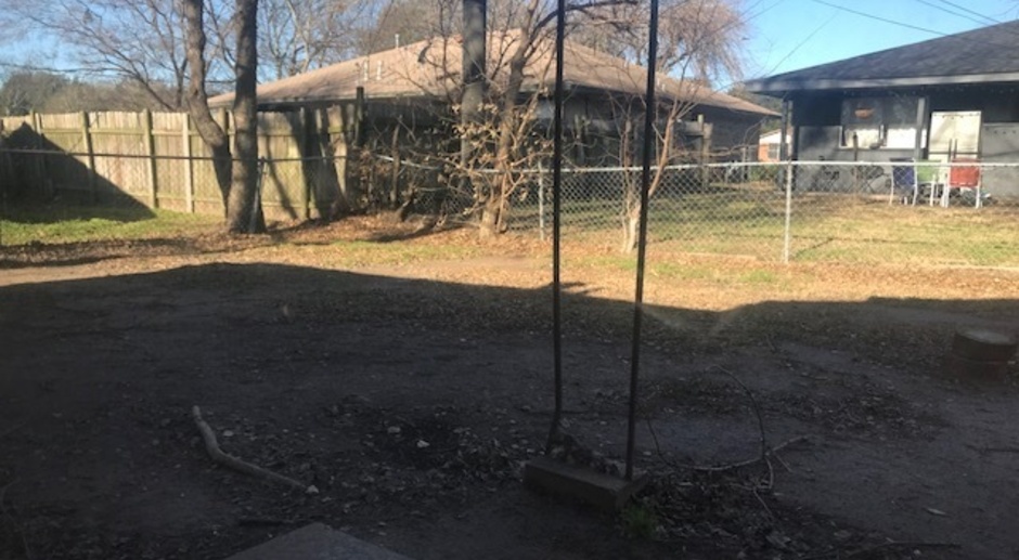 College Station -2 bedroom / 1 bath - Duplex, Available with fence in yard.