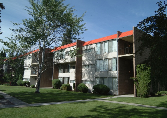 Apartments Near Fisher's Landing at Redband