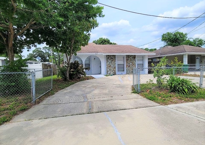 Houses Near 3/2 Vintage home in Belvedere Park located located near Tampa Airport 