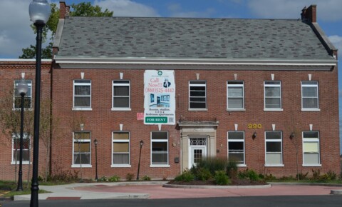 Apartments Near Middlesex Community College 990 Wethersfield Ave / Luca Investments LLC for Middlesex Community College Students in Middletown, CT